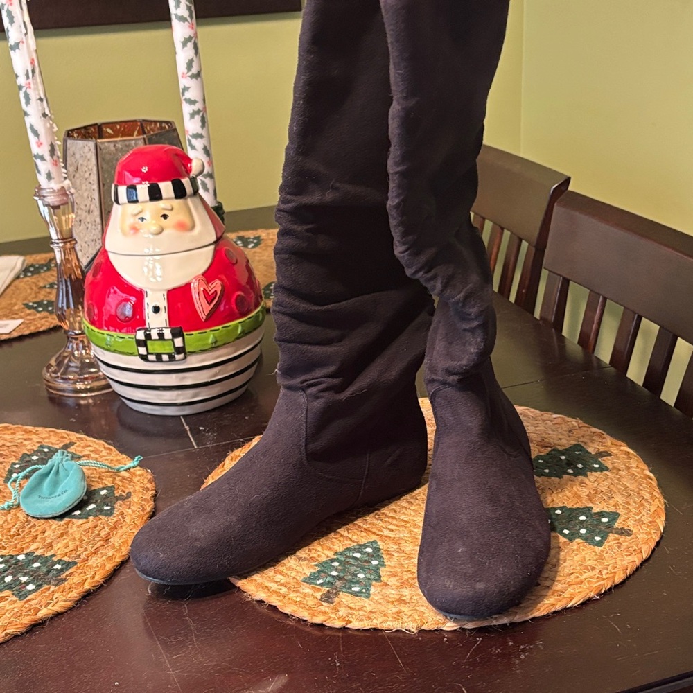Black Slouchy  just under the Knee-High Boots